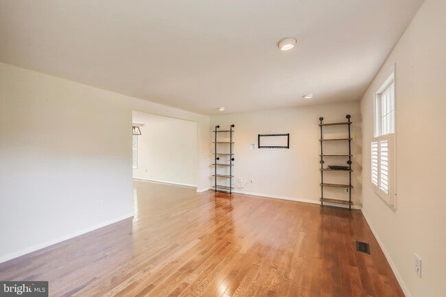Photo - 1337 Crockett Ln
