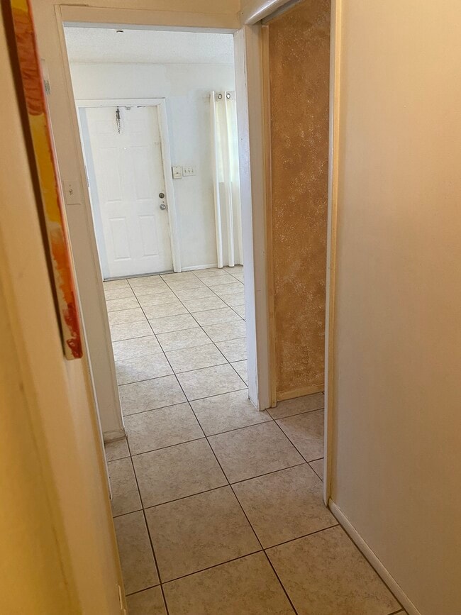 12205 Genoa Dr Unit 4