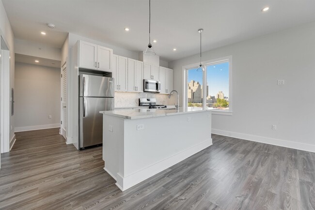 Building Photo - 658 Grand St Unit 303