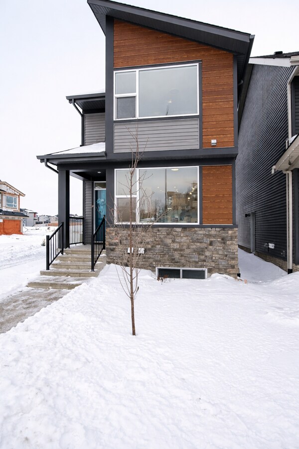 Photo - 20903-20925 25 Ave NW