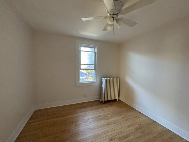 Cama 2 - 8039 White Ave Unidad #2