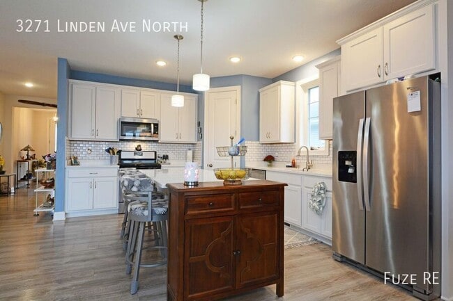 Photo - 3271 Linden Ave N