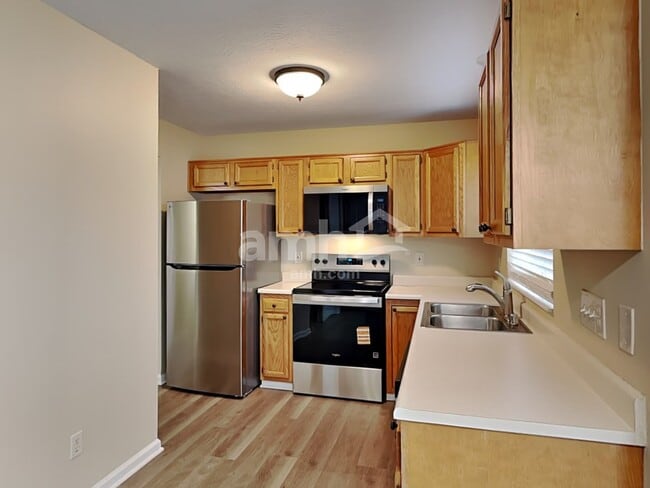 Photo - 753 Lakefield Dr