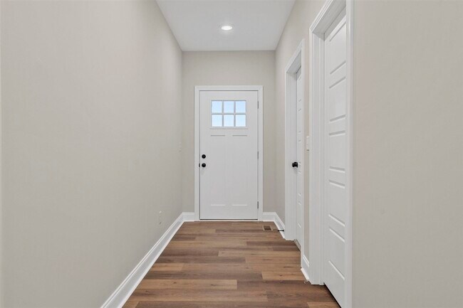 Photo - 716 Sheldrake Ln