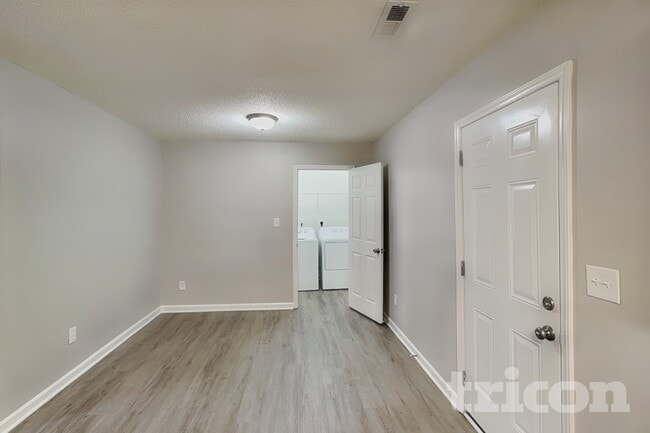 Photo - 7112 Windsong Way