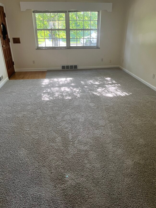 Living room - 3756 Wilmar Dr Unit 1