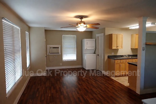 Photo - 2371 England St