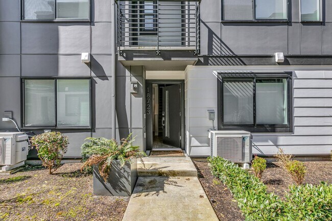 Photo - Modern and Spacious Lynnwood Townhouse