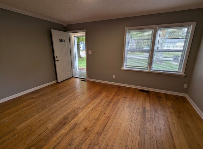 Photo - Beautifully updated 2 br duplex!