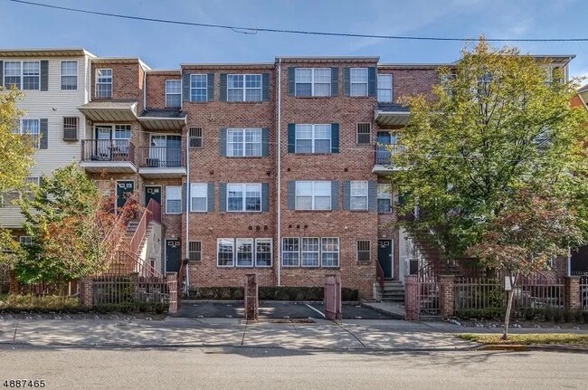 Building Photo - 80 Union St Unit A15