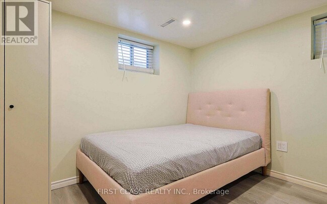 Photo - 76 MacDonald St