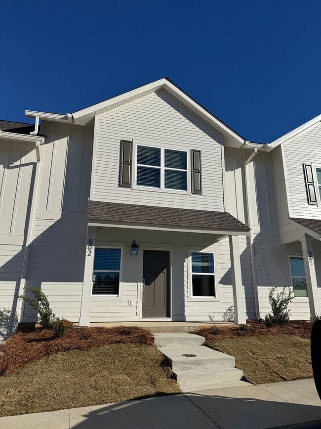 Building Photo - Brand New Townhome!