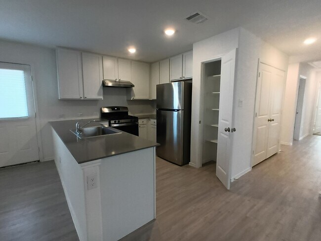 Photo - Modern 4 Bedroom Home in Silos Community!