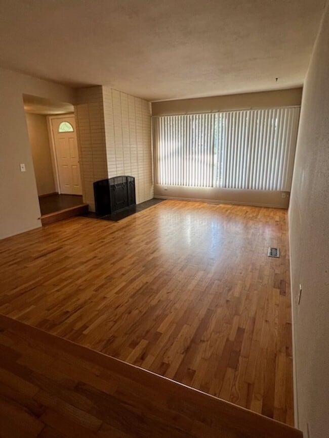 Photo - 4 Bedroom, 2 Bath Rambler, Large Fenced back yard, Attached Garage.