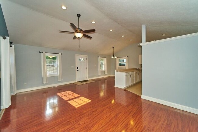 Photo - Charming 2 Bed Bungalow in Great SoBro Location!