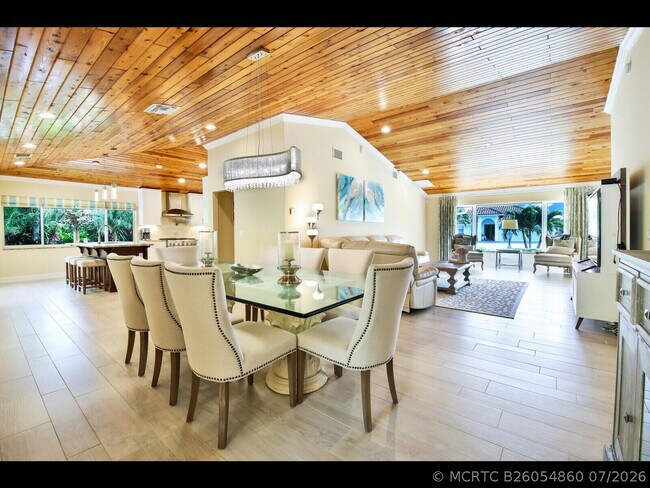 451 N Lyra Cir