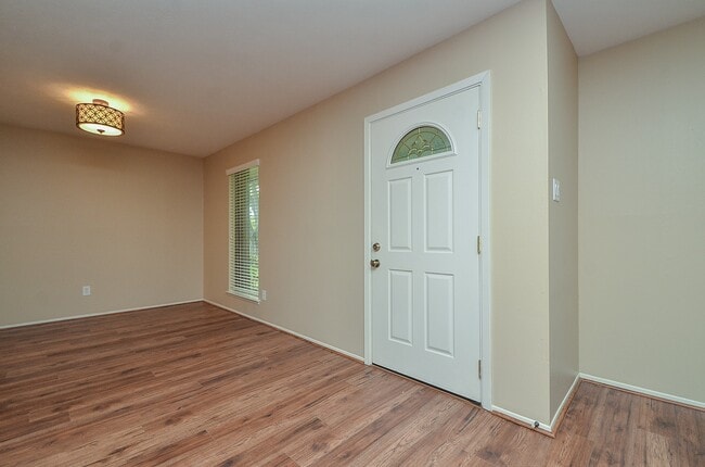 Photo - 3027 Colonial Dr