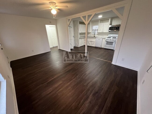 Photo - Renovated 2 Bed 1 Bath house for rent in T...