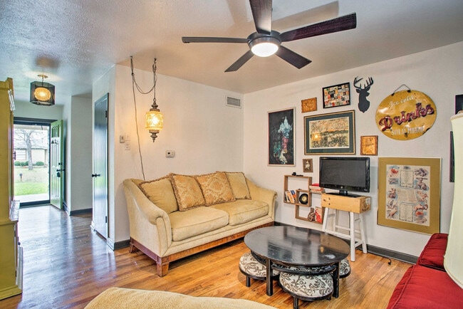 Building Photo - 5316 Redbud Ln Unit SI ID1611055P
