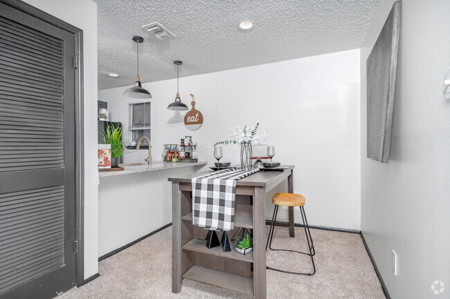 2BR, 2BA - 890SF - Dining Room