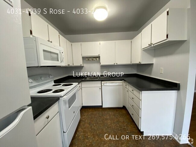 Building Photo - 4033 S Rose St # 201 2BD/1BATH Oakhurst Ap... Unit 4033-201 Rental