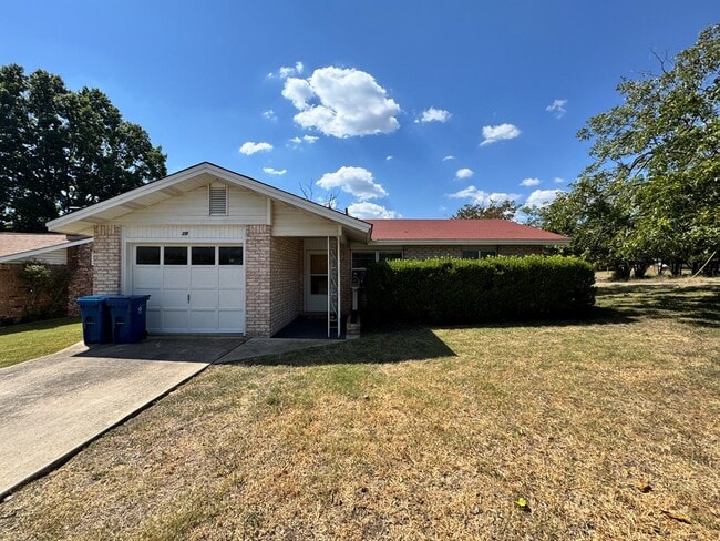 Photo - 719 Lake Dr