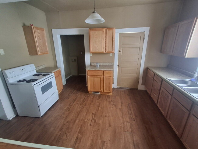 Photo - 1558 N Main St