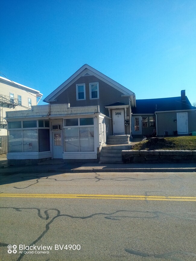 Building Photo - 107 School St Unit #2