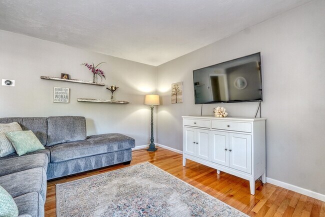 Photo - 39 Mechanic St