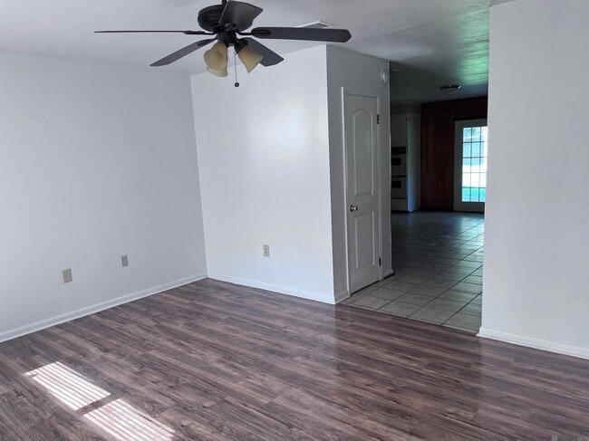 Photo - 3135 Woodcrest Dr