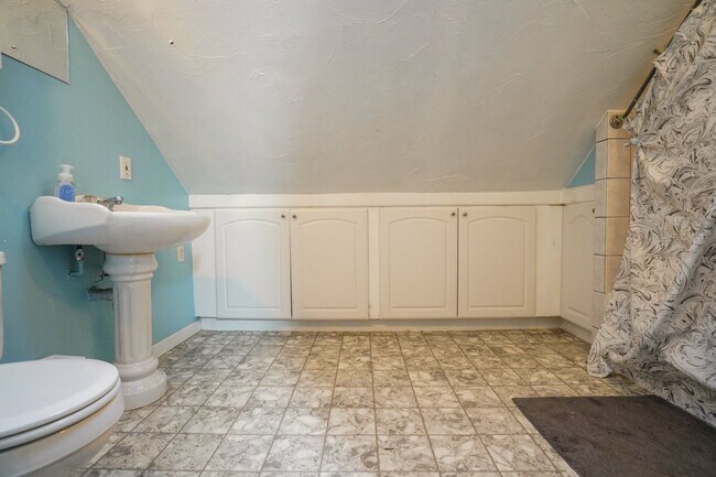 Photo - 24 Oak Square Ave Unit 1