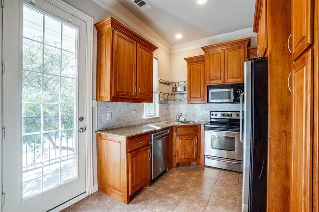 Photo - 5827 Lewis St