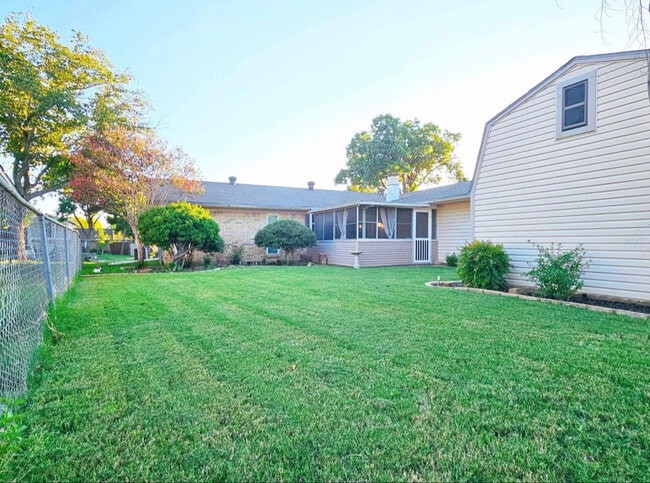 Photo - 1609 San Antonio Ln