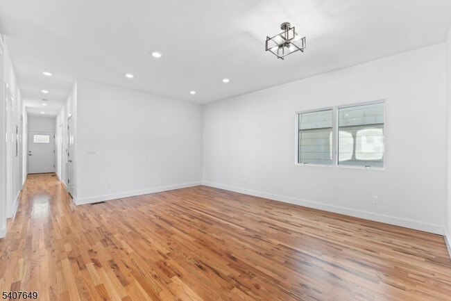 Photo - 246 Cortlandt St