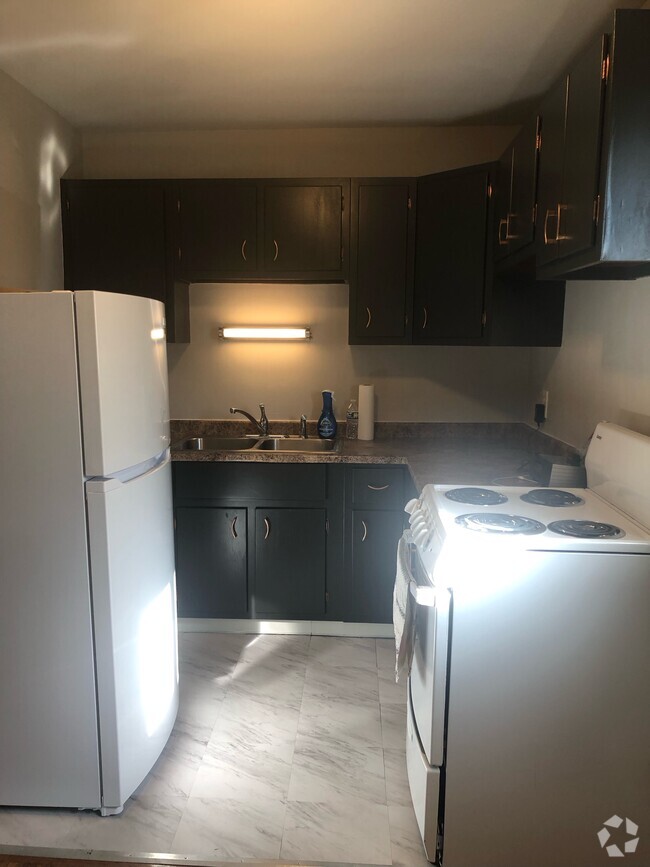 Building Photo - 2828 Lafeuille Ave Unit #2 Rental