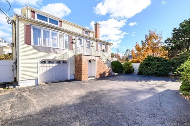 Building Photo - 200 Frederick St Unit #2