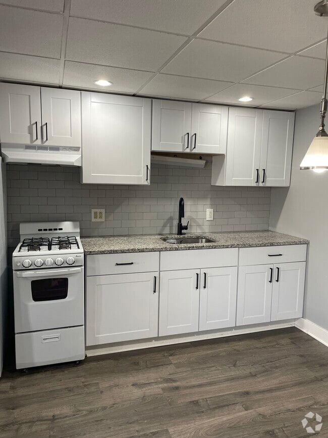 Building Photo - 126 W Front St Unit Apt B