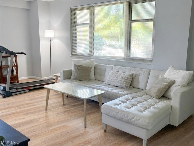 Photo - 11820 Edgewater Dr Unit 322