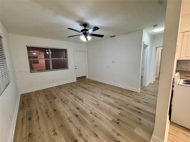 2240 NE 171 St Unit 11
