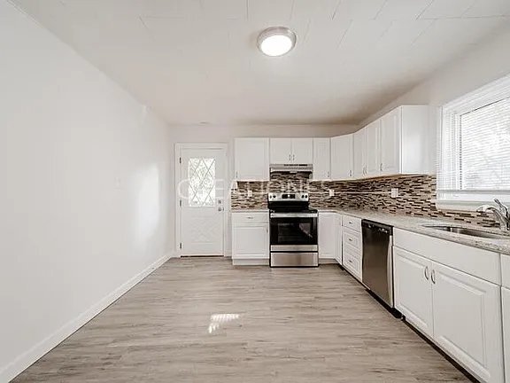 Photo - 3232 Dix Ave