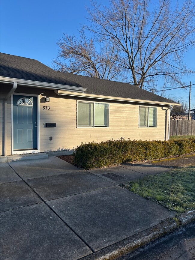 Building Photo - 861 6th Ave SE Unit 873