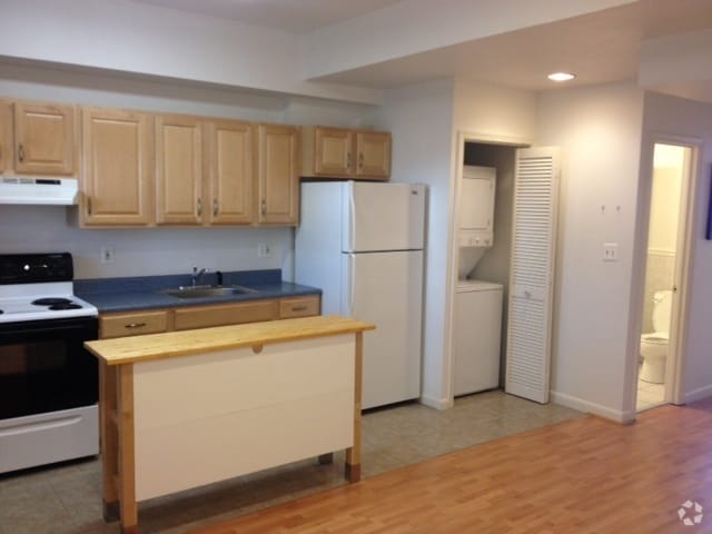 Building Photo - 811 7th St NE Unit 1 Rental