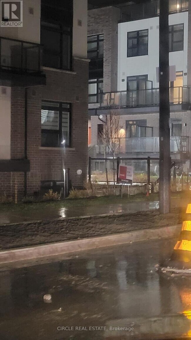 Photo - 1569 Rose Way