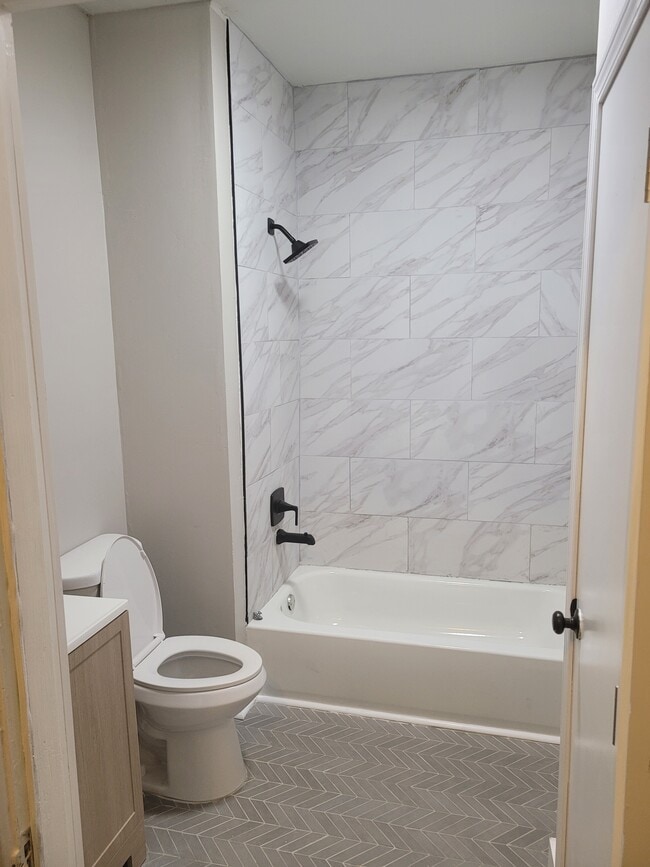 Photo - 789 N McLean Blvd