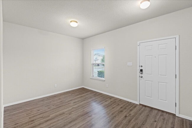 2438 Keyhole