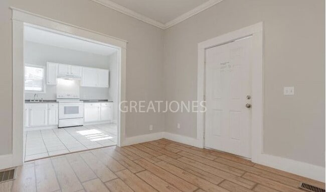 Photo - 1511 S Main St