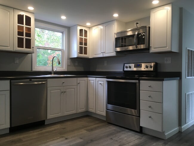 Photo - 117 Higrove Ln
