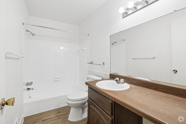 2BR, 1BA - 900SF - Bathroom