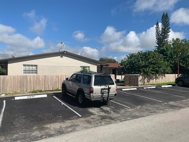 Building Photo - 301 NW 35th Ct Unit 6 Rental
