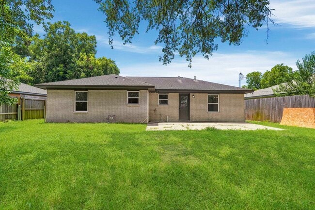 Photo - 913 Meadowlane St